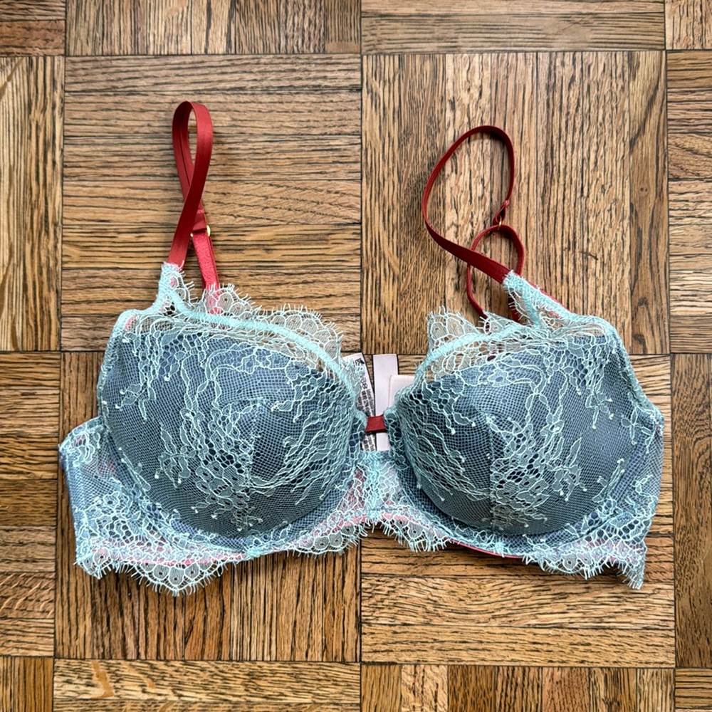 Victoria’s Secret periwinkle blue & coral lace bra 34C